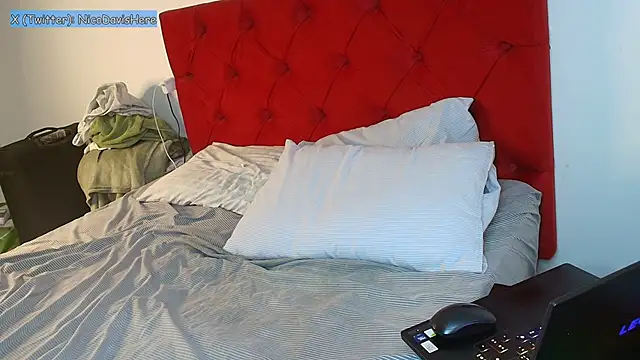 NicoDavisOfficial webcam