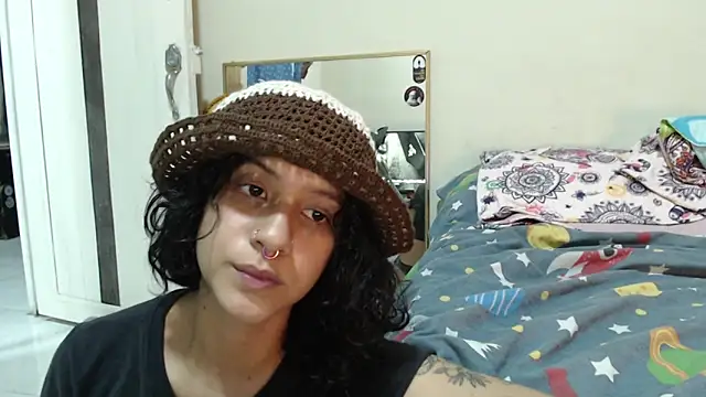 AlinaWoolf_ webcam