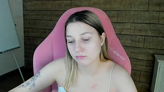 TinnaBurton webcam