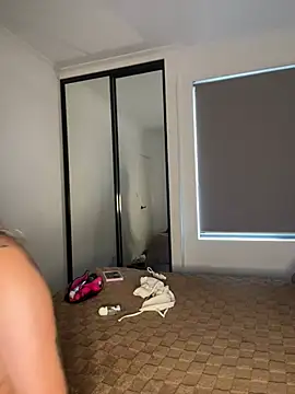 KristinaLouu webcam