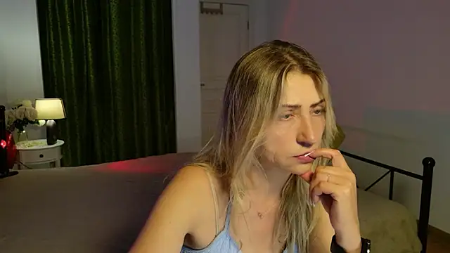 ZoeGrant webcam