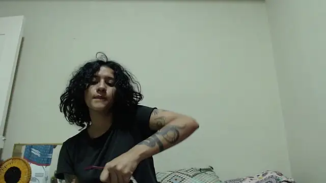 AlinaWoolf_ webcam
