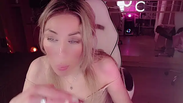 AnnieGOld_ webcam
