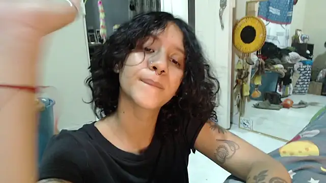 AlinaWoolf_ webcam