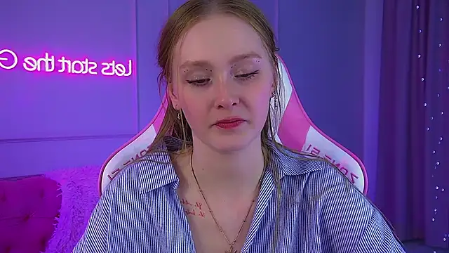 AgataFoxley webcam