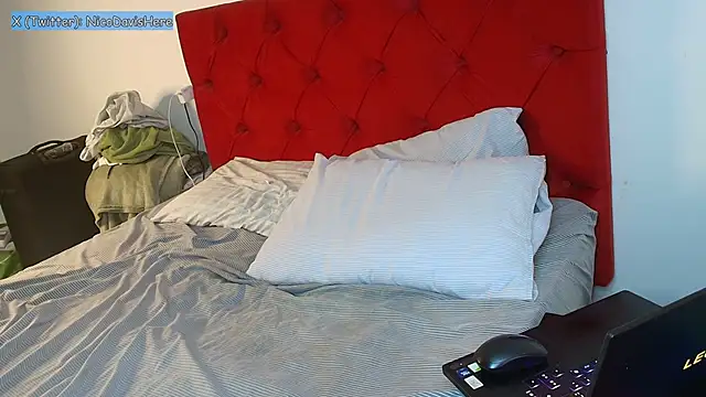 NicoDavisOfficial webcam