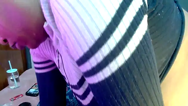 MrsMxx25 webcam