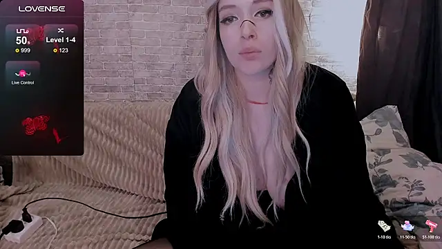 Polly_Megan webcam