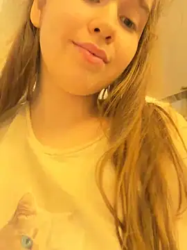HornyGirlH Live Webcam on Stripchat