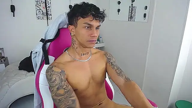 Leonard_Price live sex cam