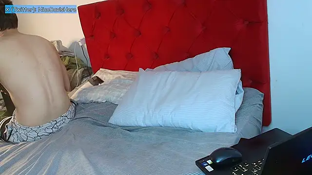 NicoDavisOfficial webcam