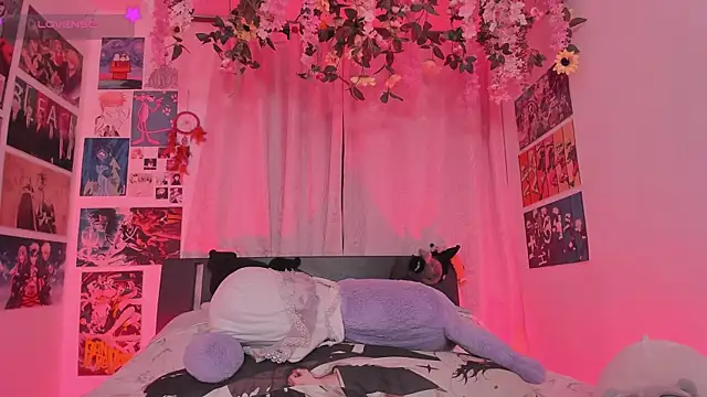 MissCurvyTop webcam