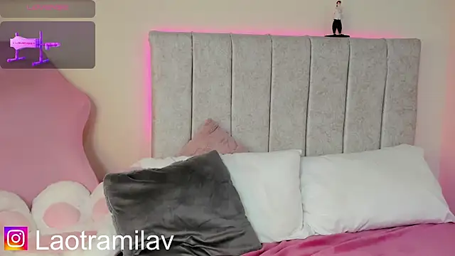 MilaVelour webcam