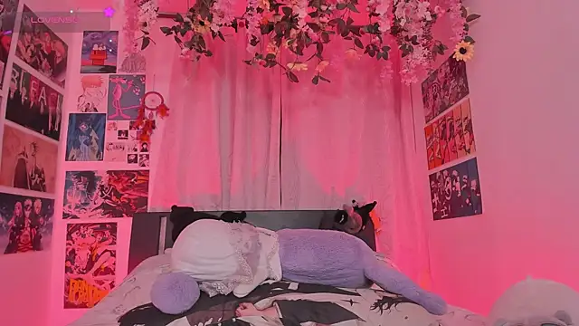 MissCurvyTop webcam