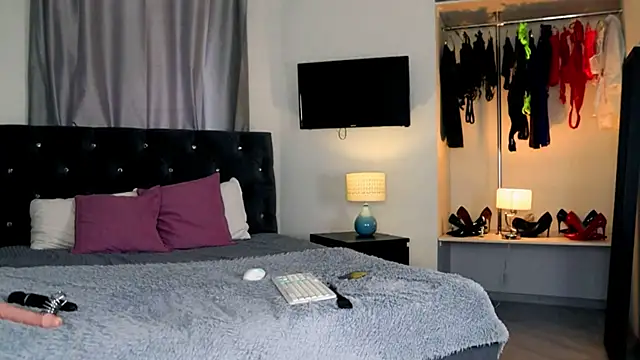 InvitingTina webcam