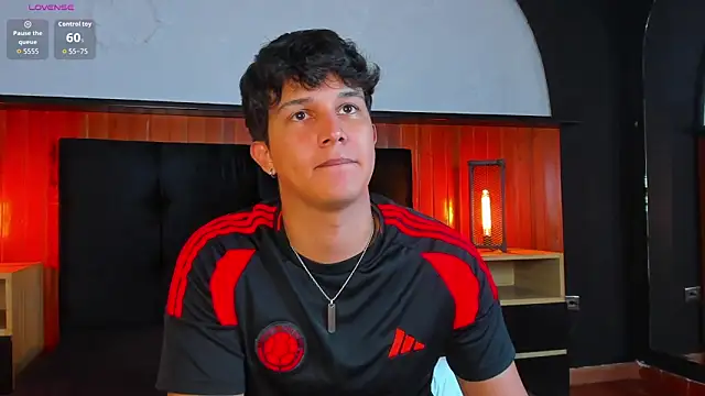 Leo_Savage_ webcam