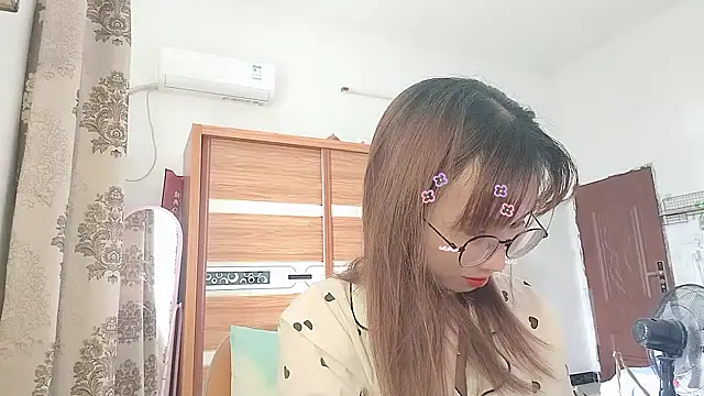 Lili_666 webcam