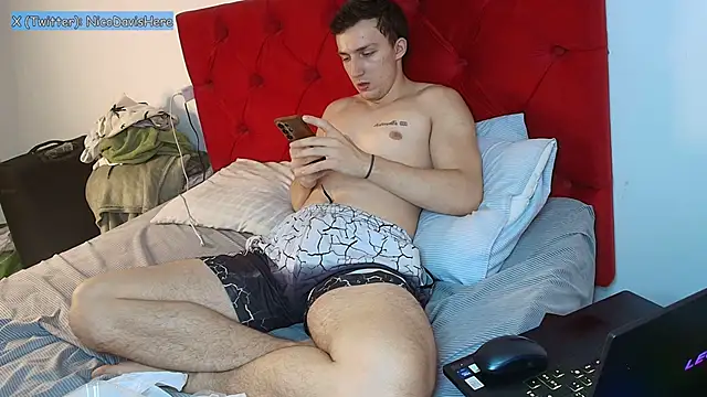NicoDavisOfficial webcam