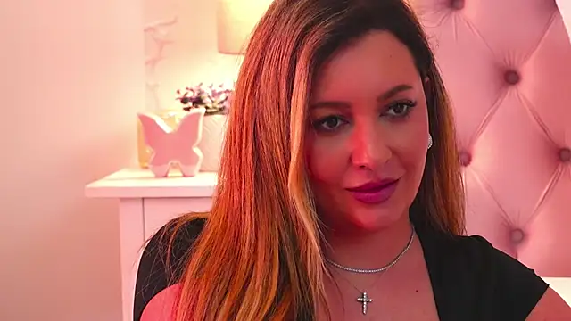 YaaraCollins live sex cam