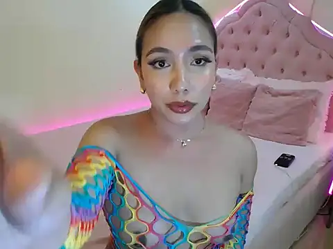 ur_seductivelaura webcam