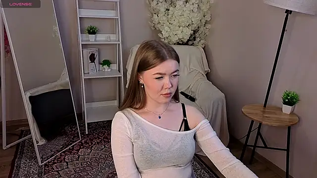 BlondeLina webcam