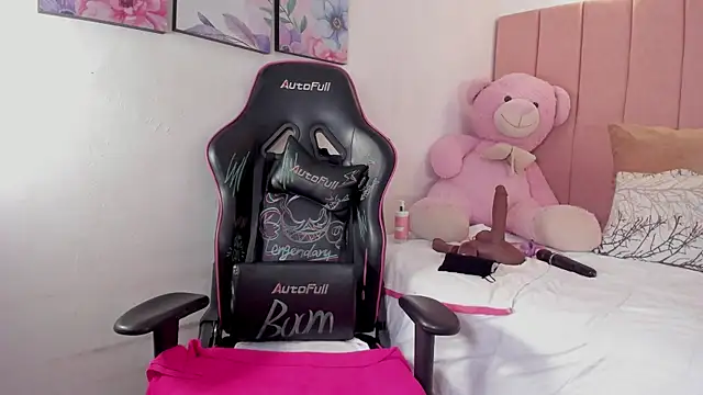 mia_rouxx1 webcam