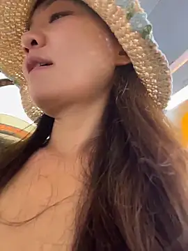 xiaochengzi505 (F milf) - 户外国王控制5分钟！上身真空到下播