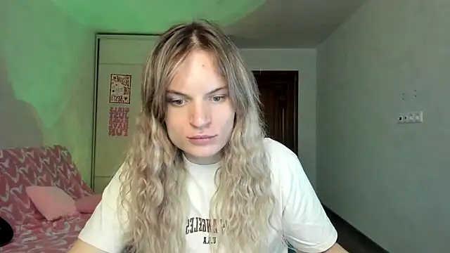 milliKira006 webcam