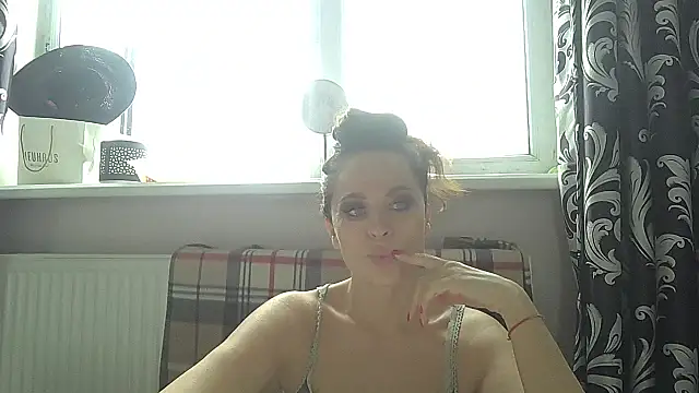LindaStarS live sex cam