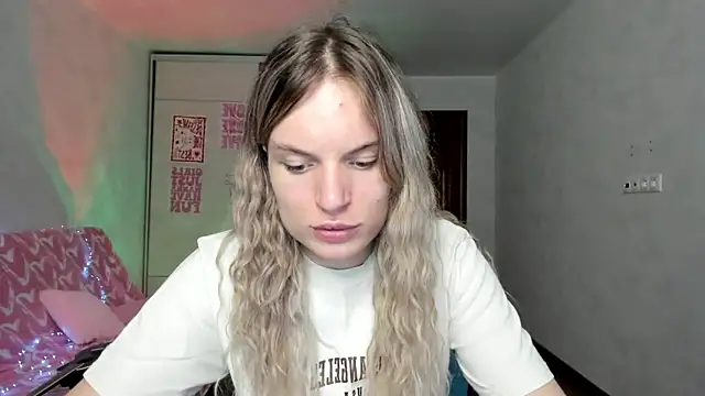 milliKira006 webcam
