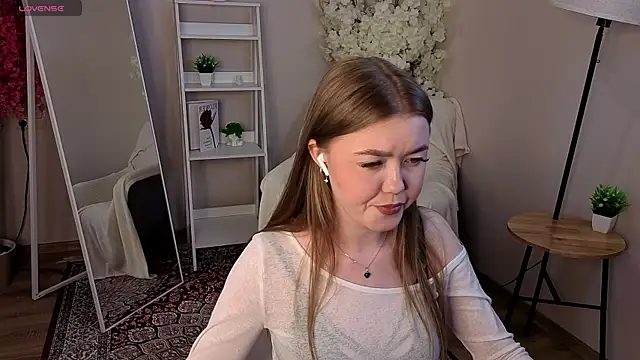 BlondeLina webcam