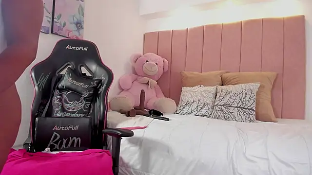 mia_rouxx1 webcam