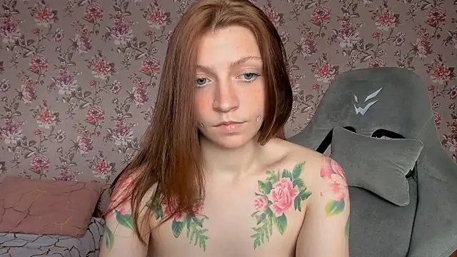LolaRozzie webcam