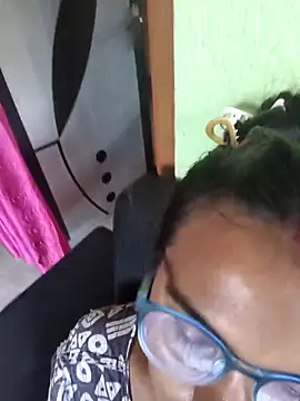Mahira06 webcam