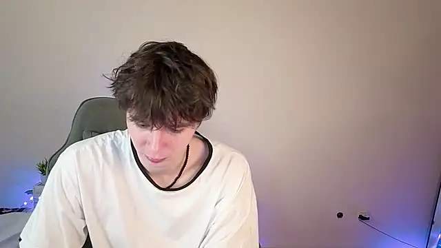 AnthonyCuutie webcam