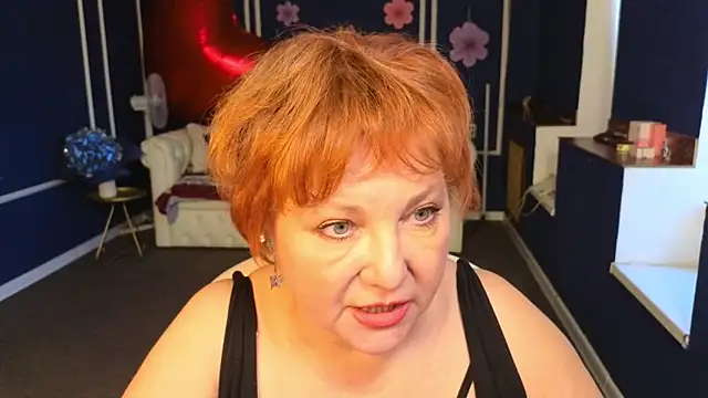 Kira_Kenett webcam