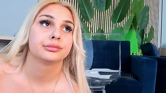 CurvyyVanessa webcam