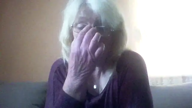 AmyLove353 webcam