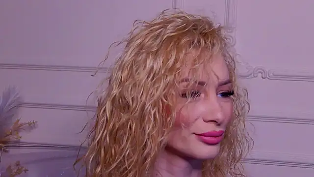 AngieShae webcam