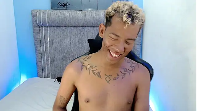 Taylerr_18 webcam
