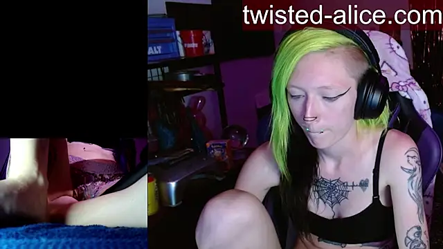 Twisted_Alice webcam