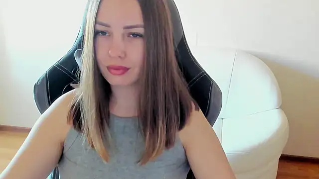 Mia_shy1 webcam