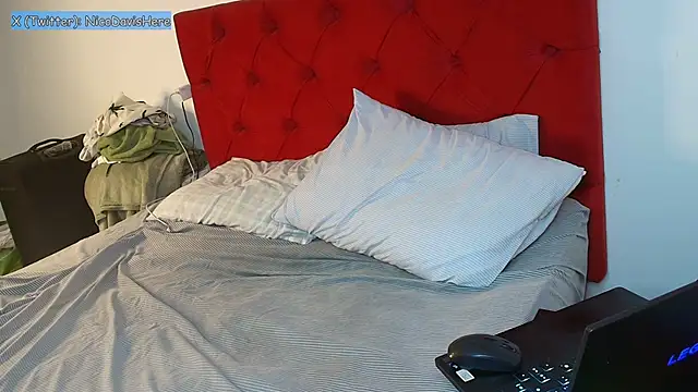 NicoDavisOfficial webcam