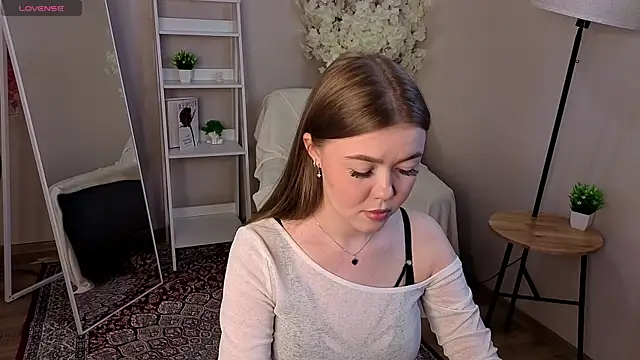 BlondeLina webcam