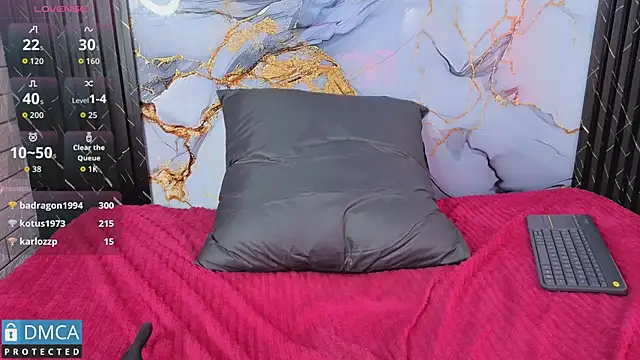 MaeveKuro webcam