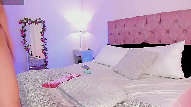 MissHiller_gh webcam