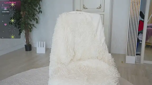 PeachyLina live sex cam