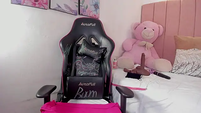 mia_rouxx1 webcam