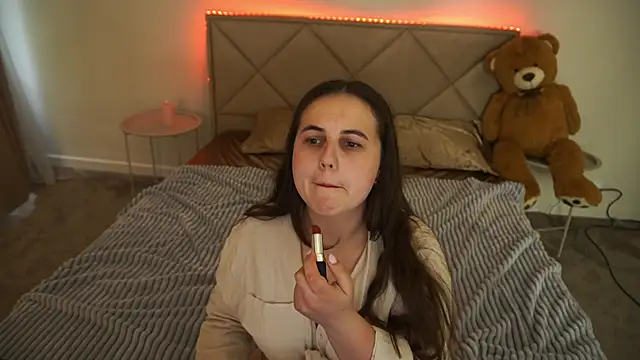 MikaFoxy webcam