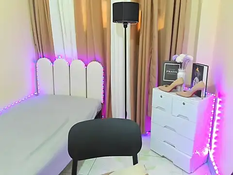 Seductive_aliyah webcam